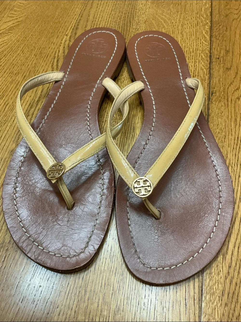Woman’s Tory Burch tan patent leather thong sandal. Size 9.5. Leather. Like new!